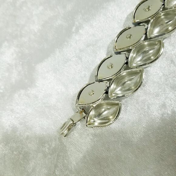 Silvertone seven inch bracelet one inch wide 1.1479 - Picture 6 of 8